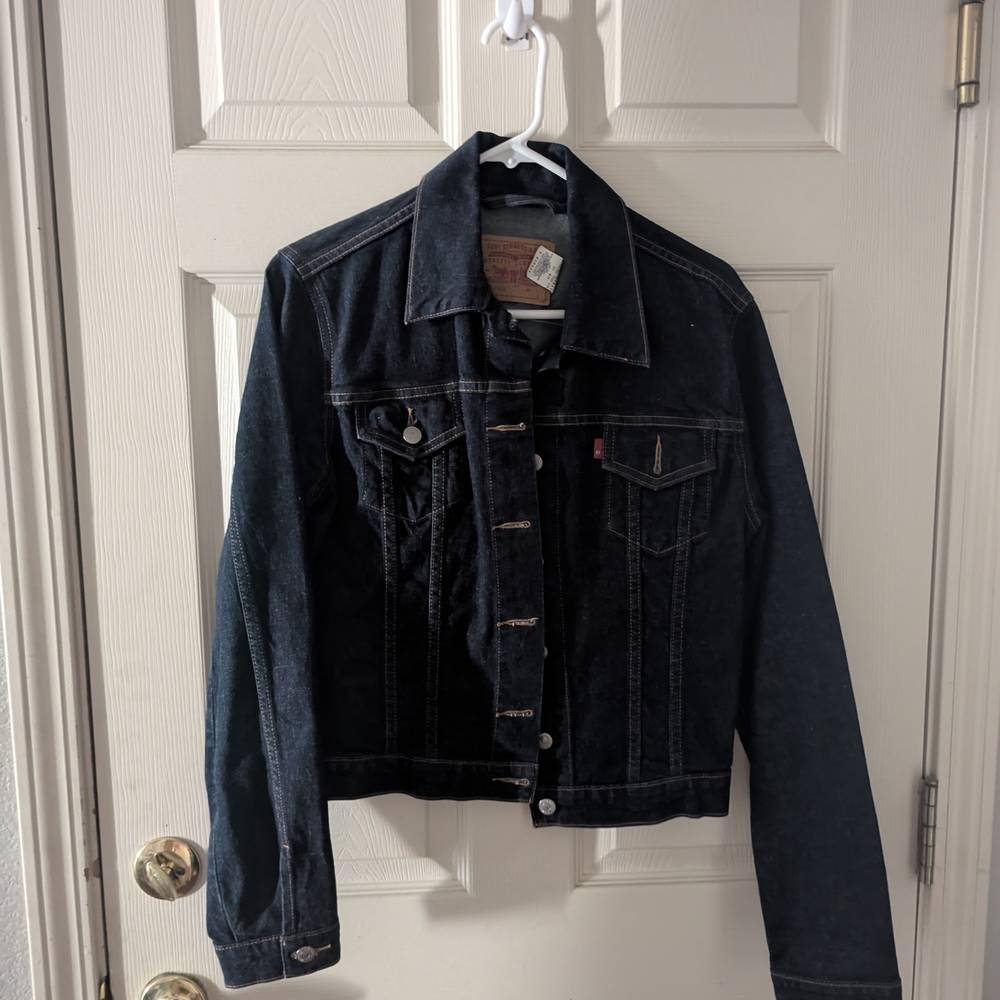 Vintage Levi's Women's Dark Blue Denim Jacket